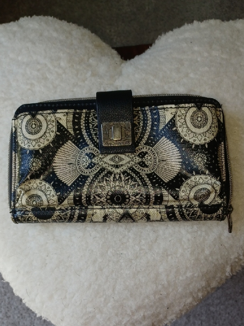 Sakroots Black and Cream Patterned Women’s Wallet
